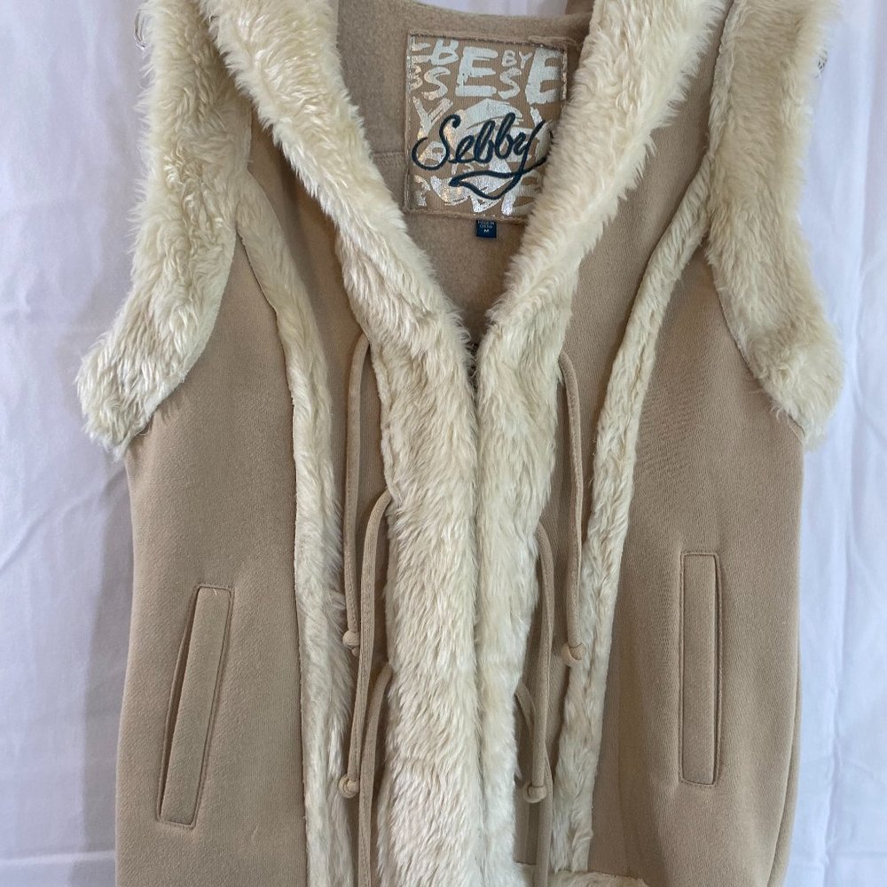 Sebby Faux Fur Cozy Cream Hooded Sleeveless Vest NWOT Women's Size Medium - Picture 12 of 12